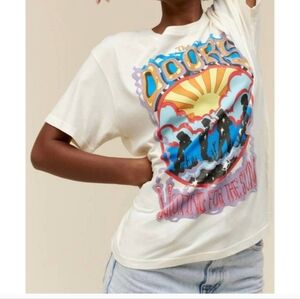 Daydreamer New The Doors Waiting for the Sun Boyfriend Graphic Tee in stone vint